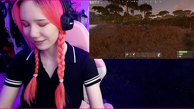 Snapshot of Maya_Viola chatting on 12/17/25, 06:29 Maya Viola online show from 12/17/25, 06:29