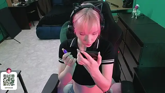 Maya Viola online show from 04/15/26, 05:35