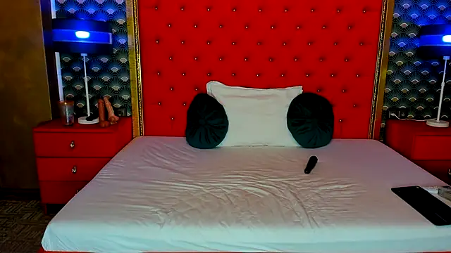 Snapshot of VallerieJones chatting on 11/07/25, 12:48 VallerieJones online show from 11/07/25, 12:48