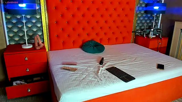 Snapshot of VallerieJones chatting on 11/14/25, 05:22 VallerieJones online show from 11/14/25, 05:22