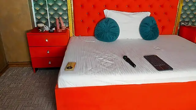 Snapshot of VallerieJones chatting on 10/24/25, 07:46 VallerieJones online show from 10/24/25, 07:46