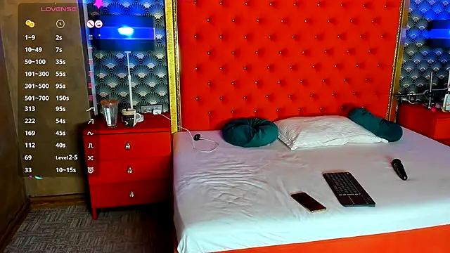 Snapshot of VallerieJones chatting on 11/12/25, 12:59 VallerieJones online show from 11/12/25, 12:59