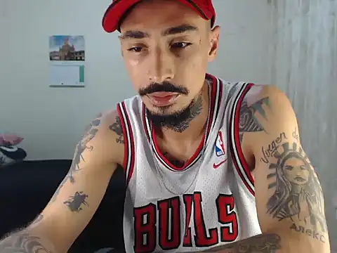 emiliano hottt online show from 02/22/26, 07:00