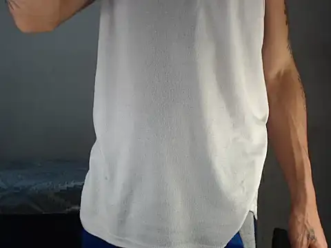 Snapshot of emiliano_hottt chatting on 12/19/24, 12:24 emiliano hottt online show from 12/19/24, 12:24