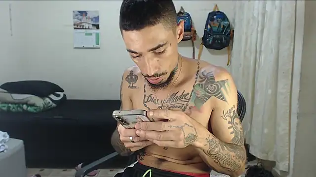 Snapshot of emiliano_hottt chatting on 04/24/26, 08:55 emiliano hottt online show from 04/24/26, 08:55