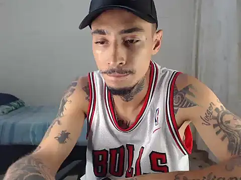 Snapshot of emiliano_hottt chatting on 09/29/25, 09:09 emiliano hottt online show from 09/29/25, 09:09