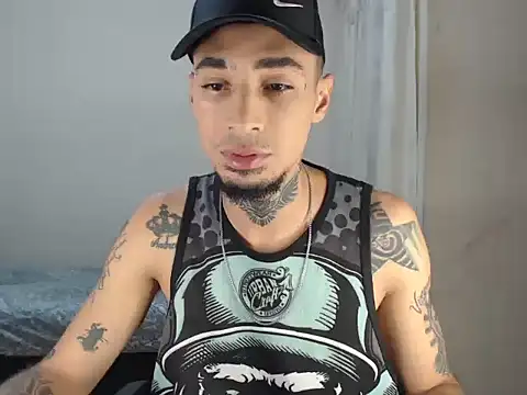 Snapshot of emiliano_hottt chatting on 12/15/24, 09:56 emiliano hottt online show from 12/15/24, 09:56