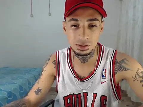 emiliano hottt online show from 12/05/25, 05:17