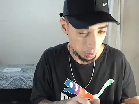 Snapshot of emiliano_hottt chatting on 01/28/25, 11:39 emiliano hottt online show from 01/28/25, 11:39