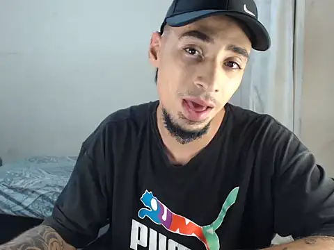 Snapshot of emiliano_hottt chatting on 01/31/25, 04:25 emiliano hottt online show from 01/31/25, 04:25