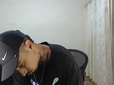 Snapshot of emiliano_hottt chatting on 10/12/25, 03:57 emiliano hottt online show from 10/12/25, 03:57