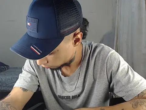 Snapshot of emiliano_hottt chatting on 03/09/25, 03:43 emiliano hottt online show from 03/09/25, 03:43