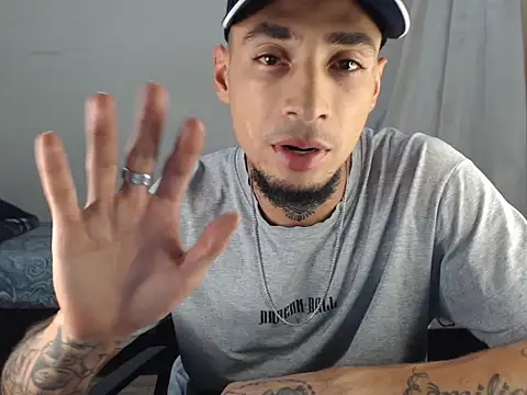 Snapshot of emiliano_hottt chatting on 03/09/25, 07:12 emiliano hottt online show from 03/09/25, 07:12