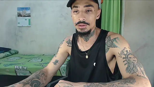 Snapshot of emiliano_hottt chatting on 05/31/26, 08:53 emiliano hottt online show from 05/31/26, 08:53