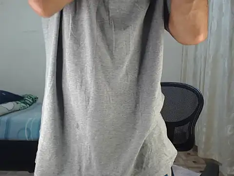 Snapshot of emiliano_hottt chatting on 10/03/25, 10:11 emiliano hottt online show from 10/03/25, 10:11