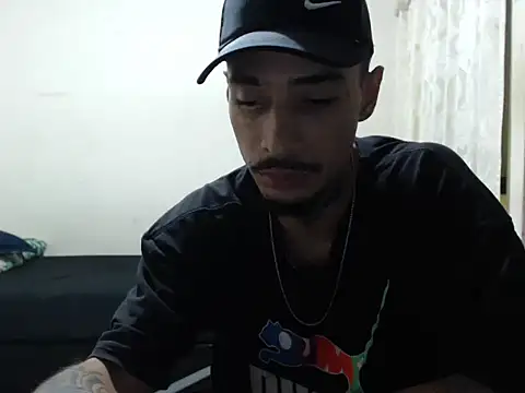 Snapshot of emiliano_hottt chatting on 10/13/25, 10:10 emiliano hottt online show from 10/13/25, 10:10