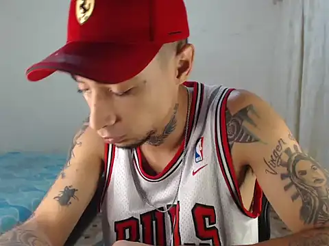 emiliano hottt online show from 12/04/25, 05:12