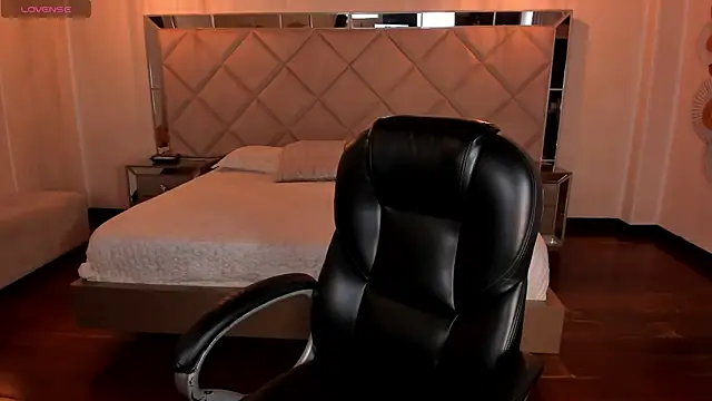 MaryLewis  online show from 04/12/26, 06:00