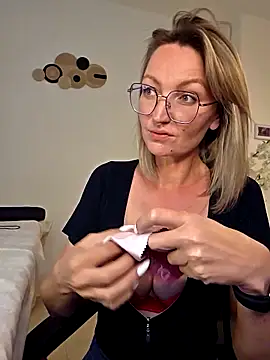 MissMialicious online show from 03/11/26, 03:39