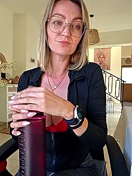 MissMialicious online show from 04/09/26, 02:34