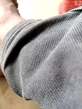 pariraj001 online show from 09/25/25, 04:29