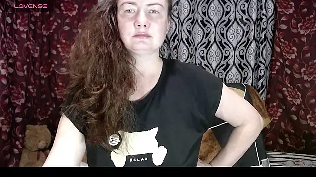 Snapshot of EmilyDoth chatting on 10/11/25, 01:34 EmilyDoth online show from 10/11/25, 01:34