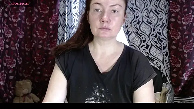 Snapshot of EmilyDoth chatting on 10/17/25, 03:21 EmilyDoth online show from 10/17/25, 03:21