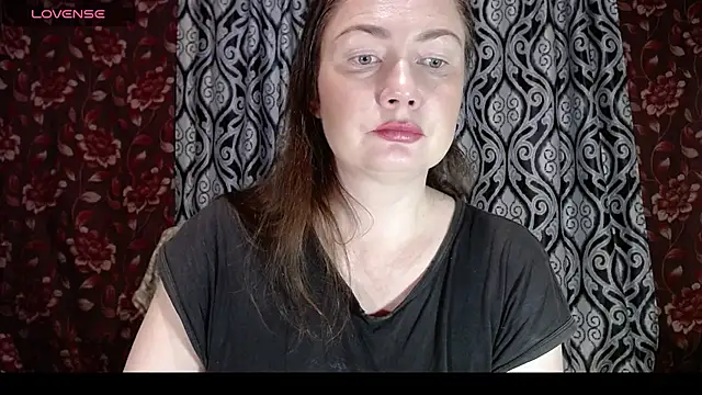 Snapshot of EmilyDoth chatting on 11/17/25, 02:04 EmilyDoth online show from 11/17/25, 02:04