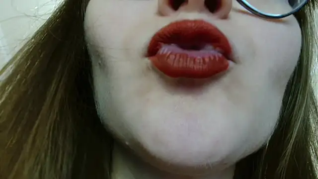 KiraGoldens online show from 10/26/25, 05:41