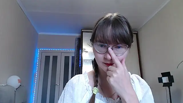 Snapshot of KiraGoldens chatting on 09/26/25, 05:14 KiraGoldens online show from 09/26/25, 05:14