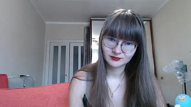 Snapshot of KiraGoldens chatting on 10/06/25, 04:57 KiraGoldens online show from 10/06/25, 04:57