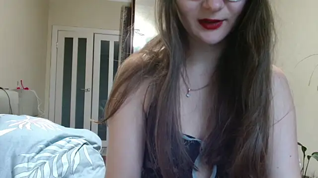 Snapshot of KiraGoldens chatting on 10/11/25, 10:38 KiraGoldens online show from 10/11/25, 10:38