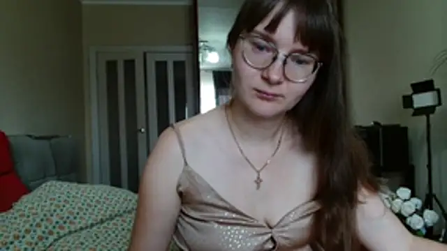 KiraGoldens online show from 06/17/26, 06:24