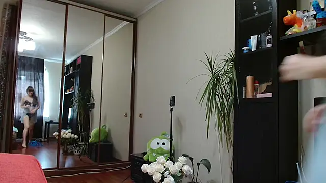 KiraGoldens online show from 11/06/25, 07:23