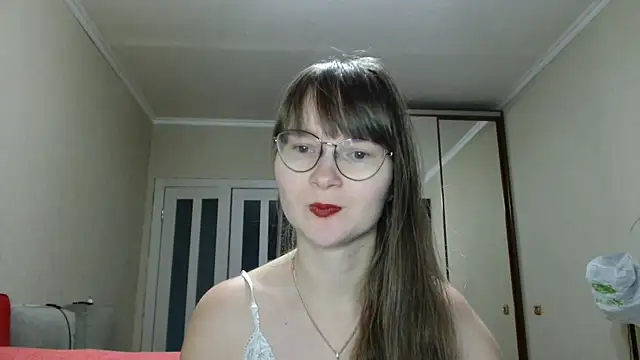 Snapshot of KiraGoldens chatting on 10/16/25, 06:10 KiraGoldens online show from 10/16/25, 06:10