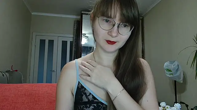 Snapshot of KiraGoldens chatting on 10/18/25, 06:04 KiraGoldens online show from 10/18/25, 06:04