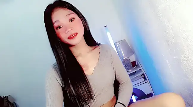 Snapshot of amomentoflust69 chatting on 02/04/25, 03:44 amomentoflust69 online show from 02/04/25, 03:44