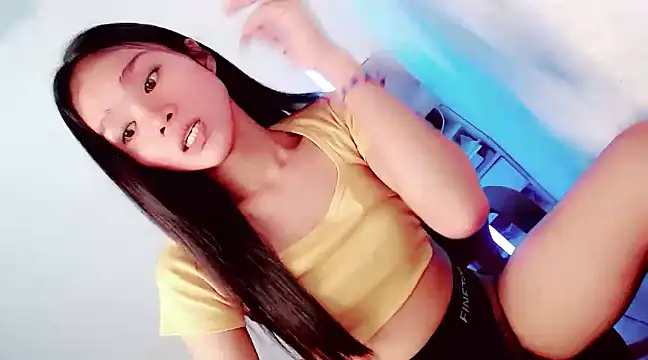 Snapshot of amomentoflust69 chatting on 01/09/25, 10:20 amomentoflust69 online show from 01/09/25, 10:20