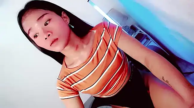 Snapshot of amomentoflust69 chatting on 12/06/24, 08:43 amomentoflust69 online show from 12/06/24, 08:43