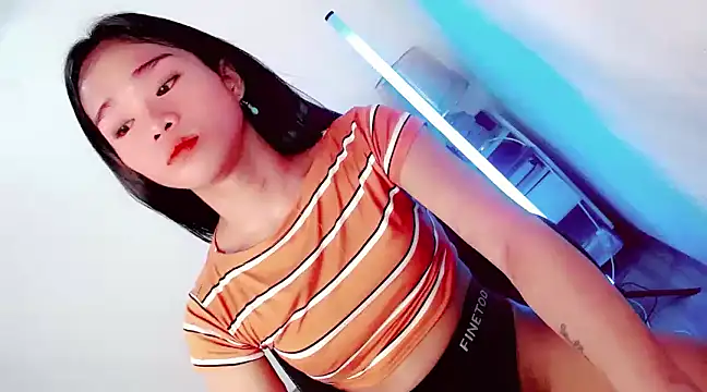 Snapshot of amomentoflust69 chatting on 12/06/24, 05:36 amomentoflust69 online show from 12/06/24, 05:36