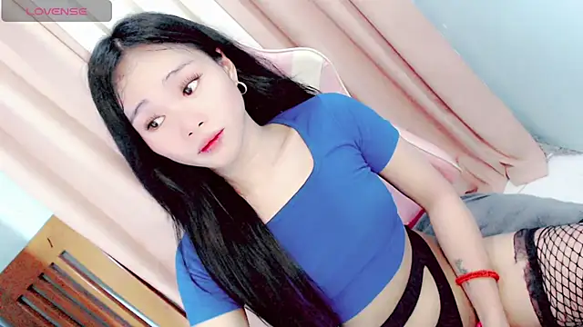 amomentoflust69 online show from 05/17/26, 11:43