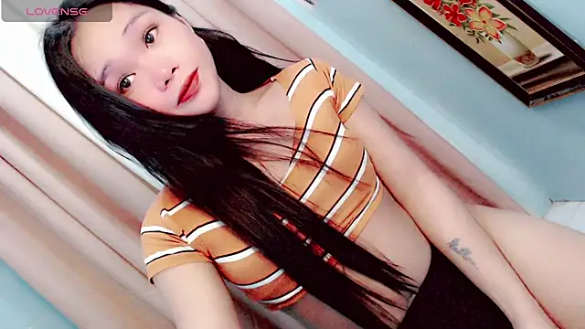 Snapshot of amomentoflust69 chatting on 06/17/26, 10:36 amomentoflust69 online show from 06/17/26, 10:36