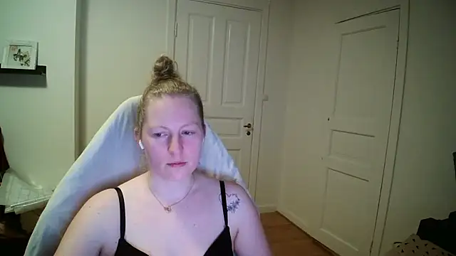 Girlnina-1995 online show from 03/05/26, 09:33