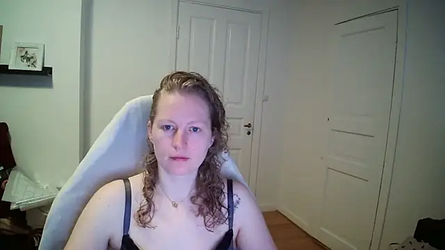 Girlnina-1995 online show from 03/12/26, 09:57