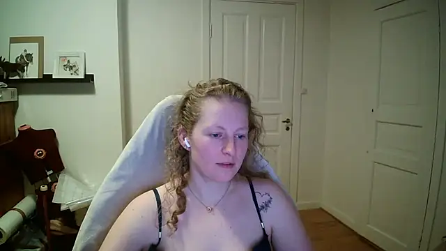 Girlnina-1995 online show from 03/04/26, 08:49