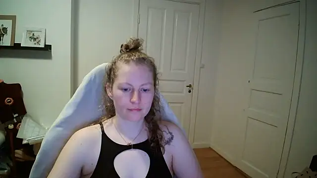 Girlnina-1995 online show from 03/17/26, 06:38