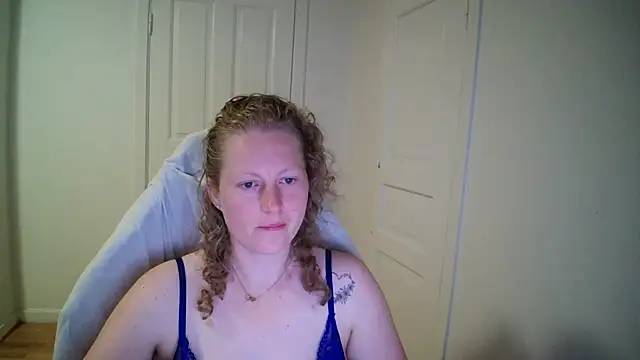 Snapshot of Girlnina-1995 chatting on 05/20/26, 06:16 Girlnina-1995 online show from 05/20/26, 06:16