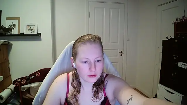 Girlnina-1995 online show from 02/18/26, 08:33