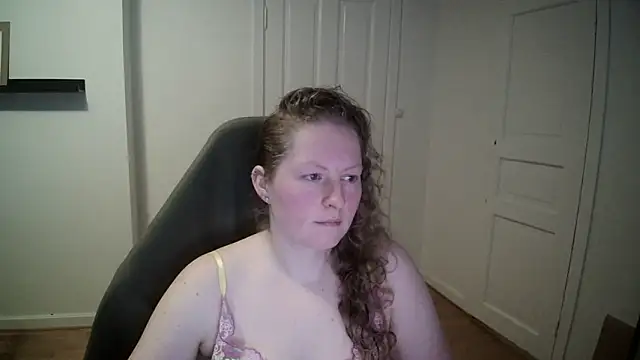 Snapshot of Girlnina-1995 chatting on 03/05/25, 10:44 Girlnina-1995 online show from 03/05/25, 10:44