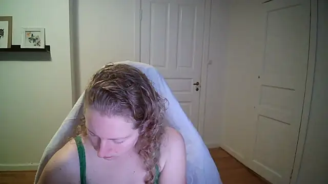 Snapshot of Girlnina-1995 chatting on 11/03/25, 07:24 Girlnina-1995 online show from 11/03/25, 07:24